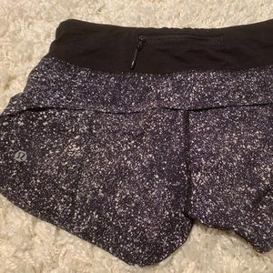 Lululemon Speed Up Short 2.5" B&W speckles